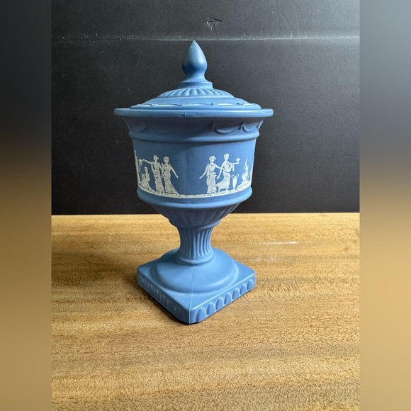 Vintage 70’s Avon Avonshire Grecian Pedestal Wedgewood Jasperware Style Blue - Picture 2 of 8